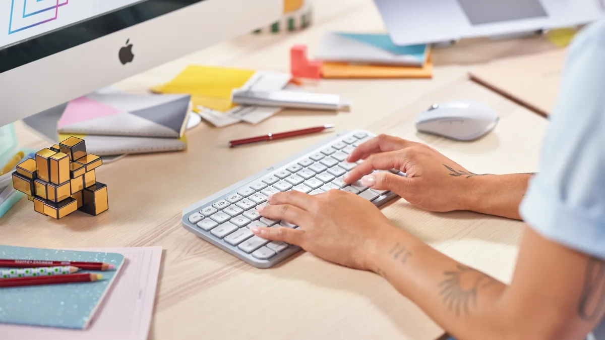 MX KEYS MINI PALE GREY WL KEYBOARD — image 7
