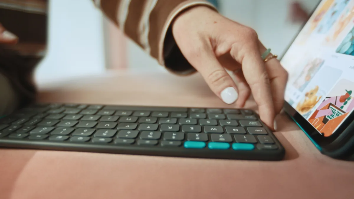 Logitech Flip Folio for iPad Air and Pro — image 2